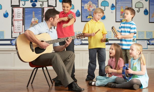 Como a música pode influenciar no desenvolvimento de uma criança?